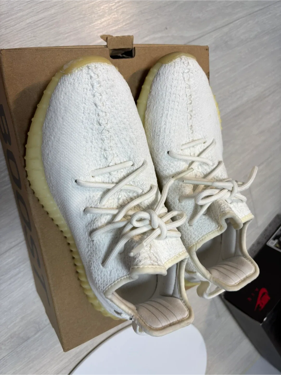 (245) 이지부스트 350v2 크림화이트