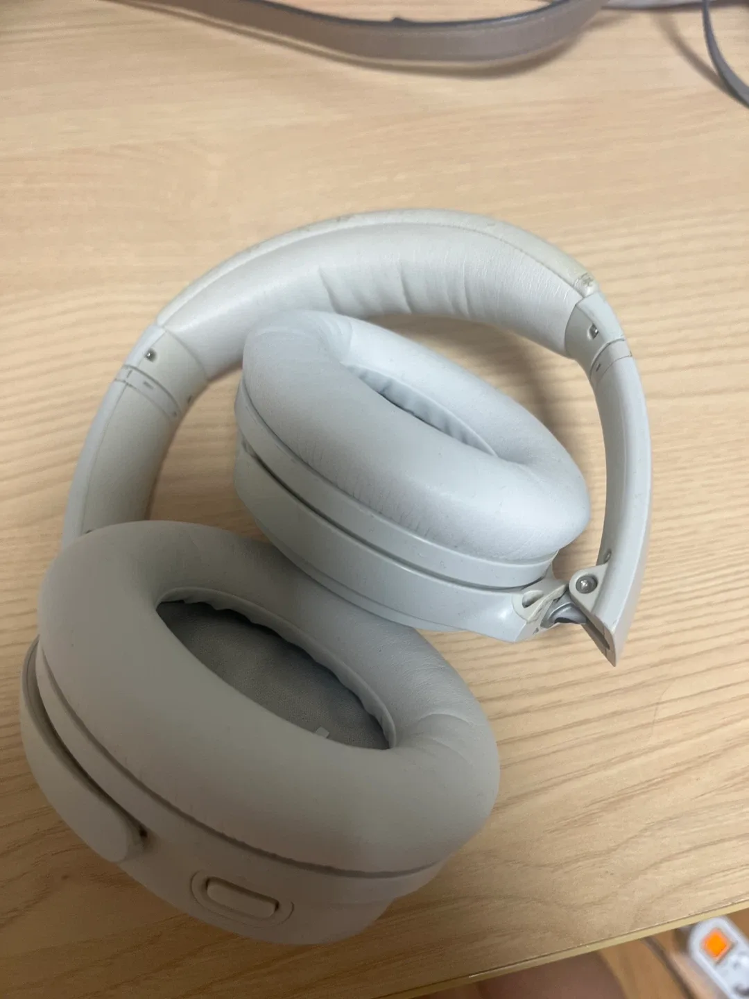 보스 qc45 화이트 색상 중고 단품만