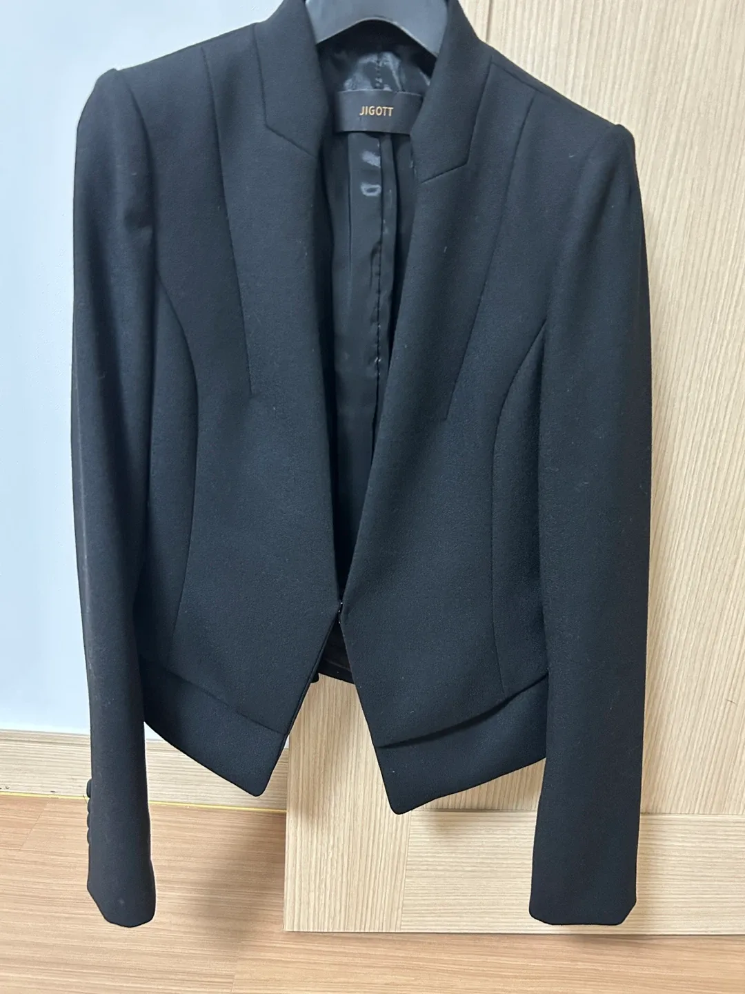 JIGOTT 블랙 크롭 자켓