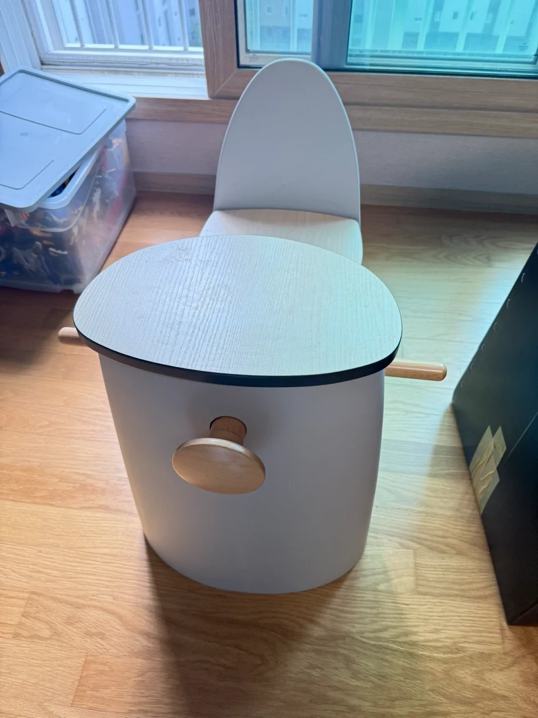 유아용 수납형 의자 중고입니다:)