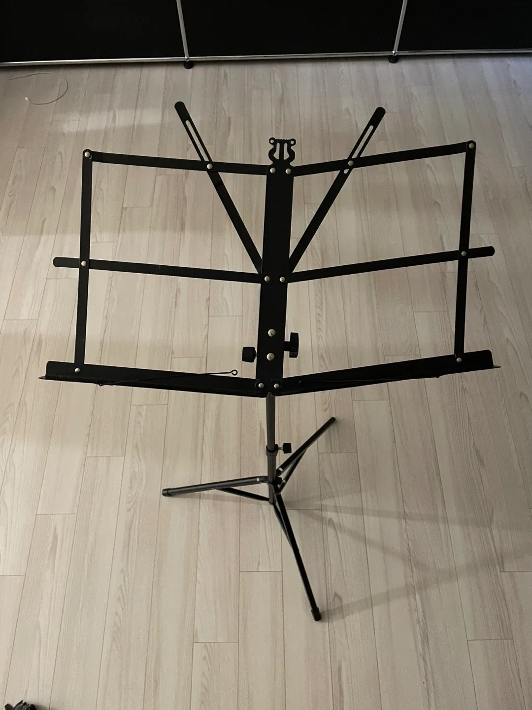 중고 접이식 보면대 나눔(손잡이 하나 분실)