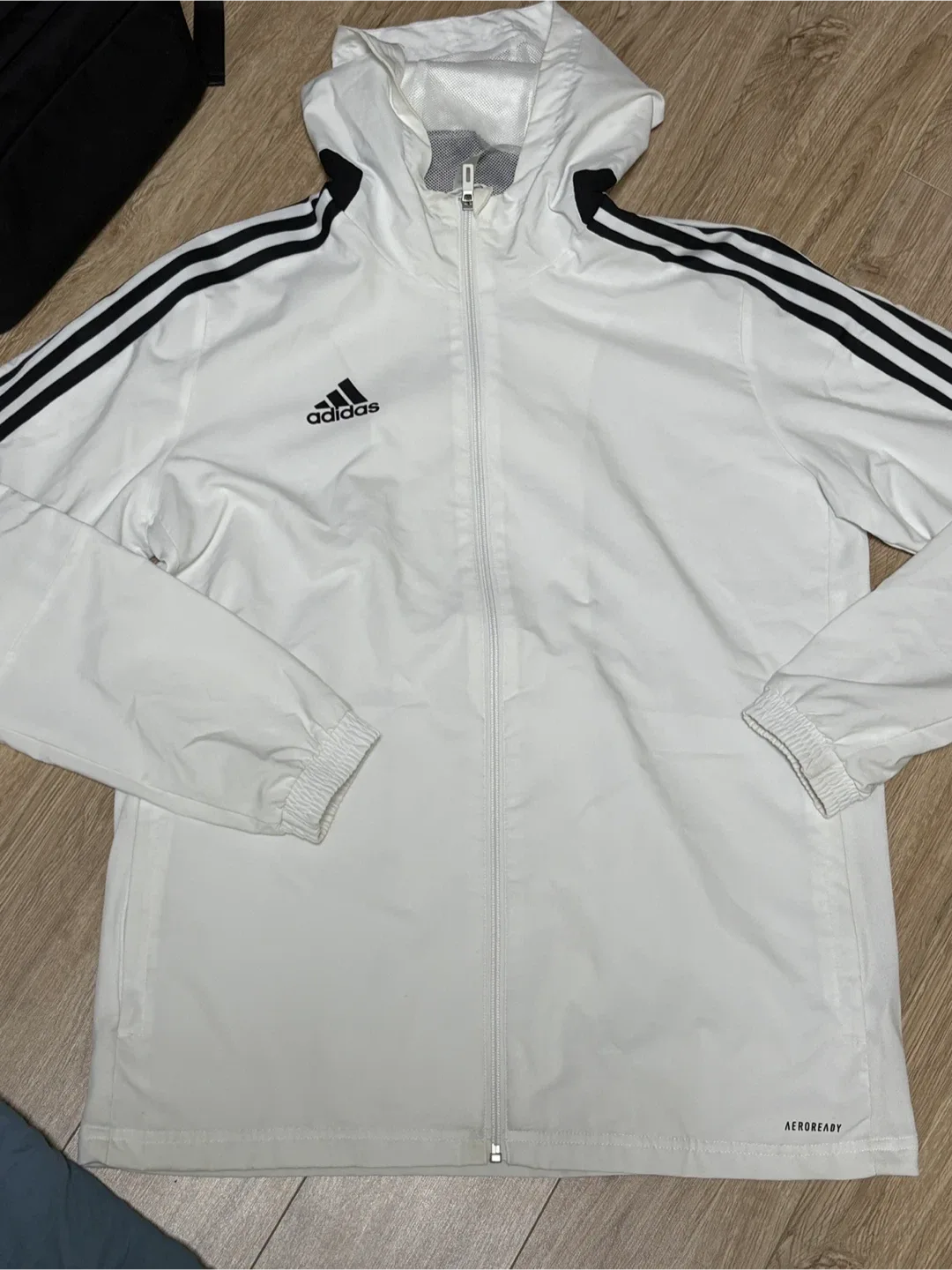 아디다스 흰색 바람막이