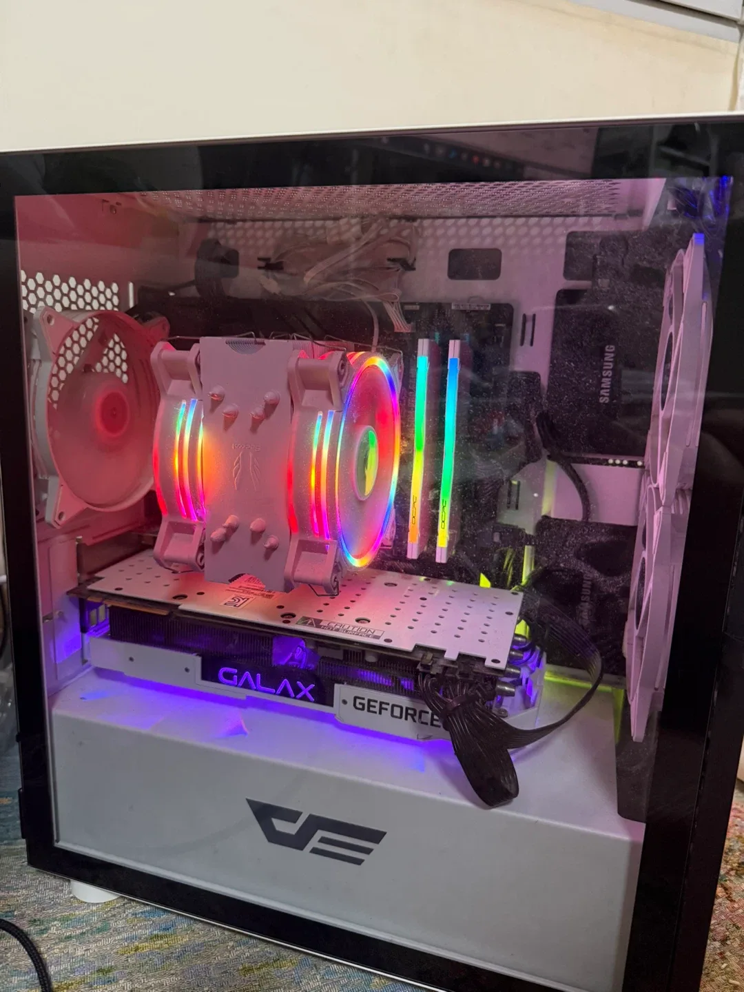 중고 조립 PC 화이트 케이스 판매합니다.