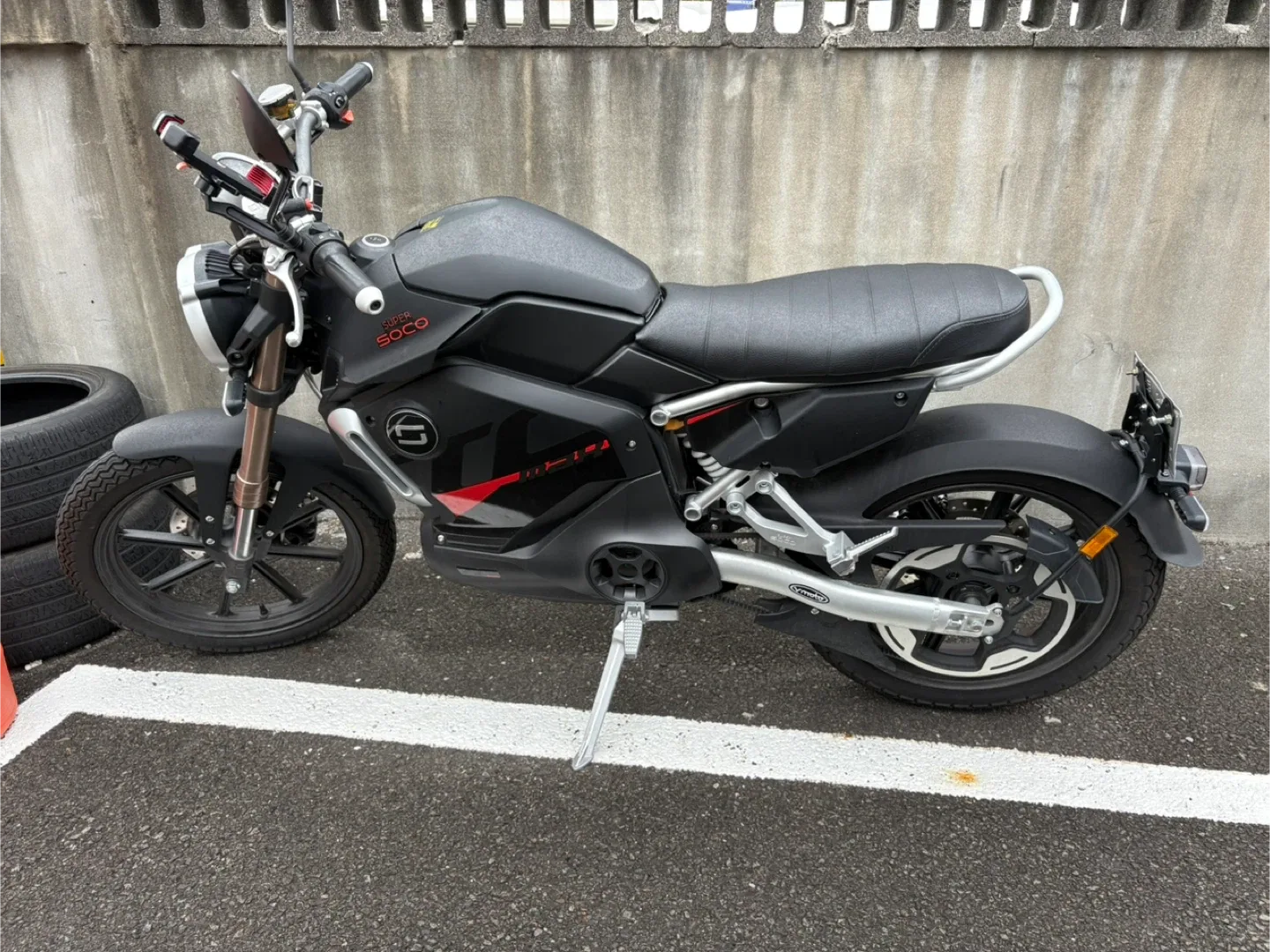 Super Soco TC Max 전기 오토바이