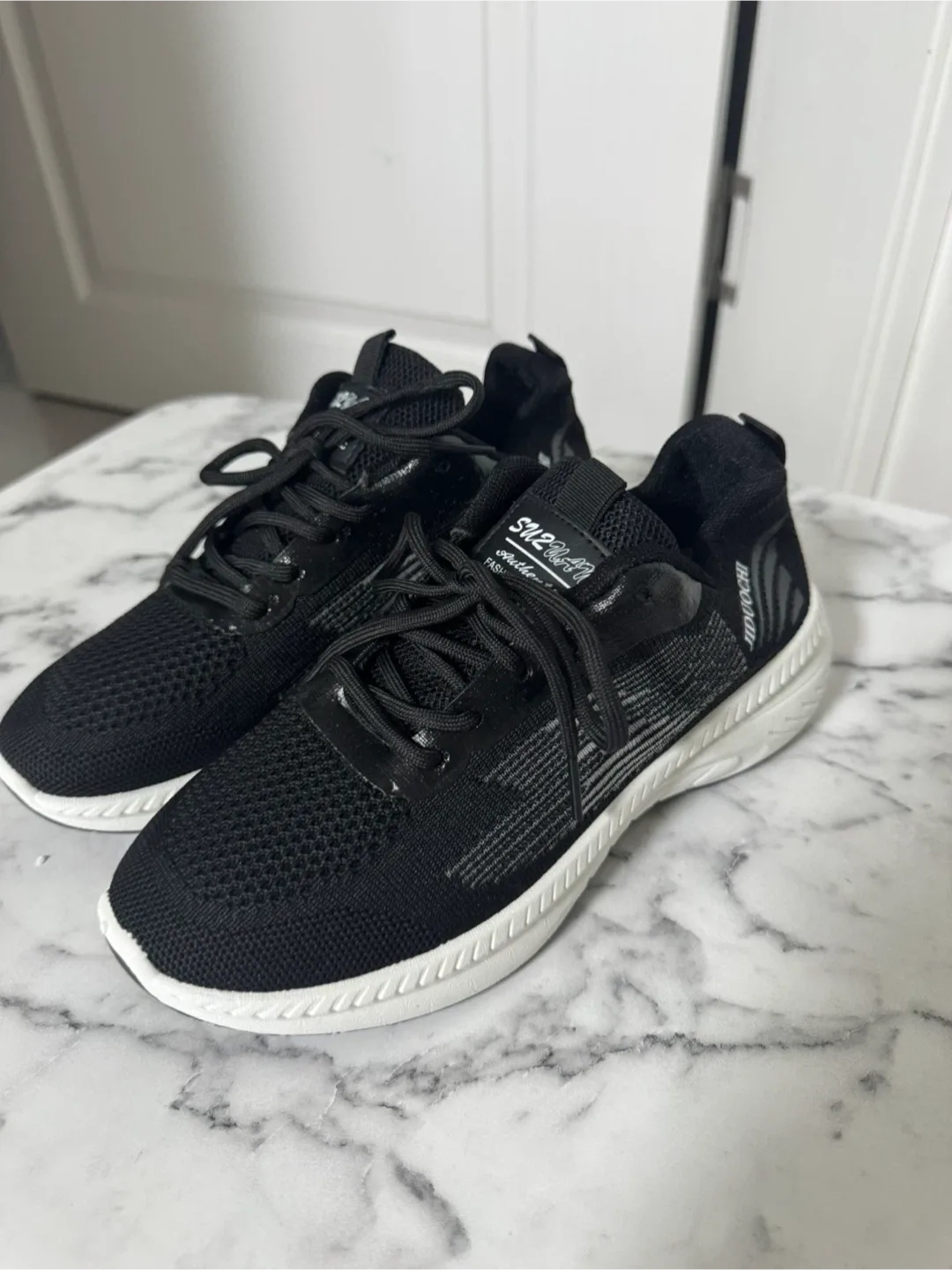 💨 가볍고 편한 블랙 운동화 235  / 새상품급 💨
