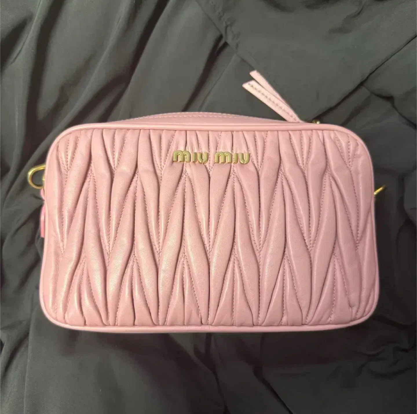 (중고) 미우미우 마테라쎄 카메라백 핑크