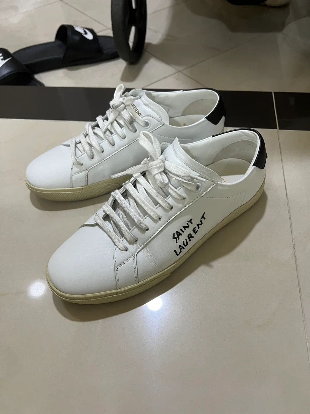 생로랑 스니커즈 운동화 풀박스 구성