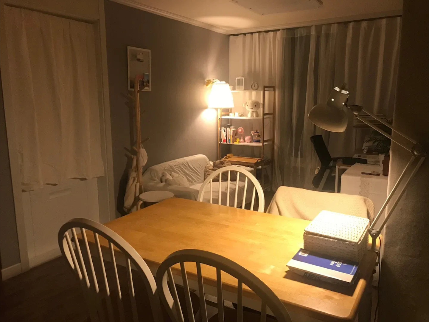 4인용 원목 식탁 + 의자 4개 세트