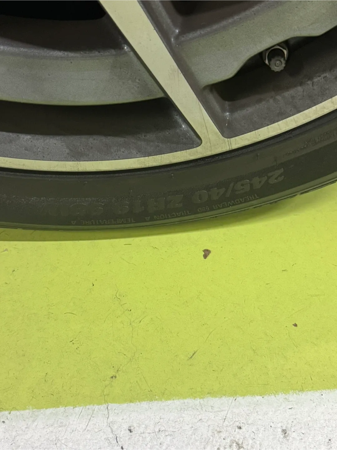 금호 타이어 ta51 245/40 ZR19 중고 2짝팝니다