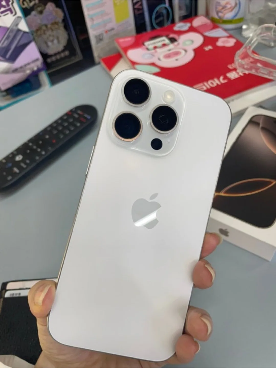 아이폰 16프로 화이트