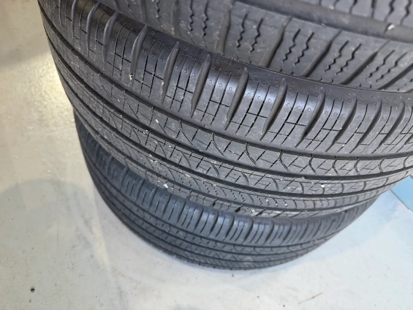 245/45/20 피제로 중고