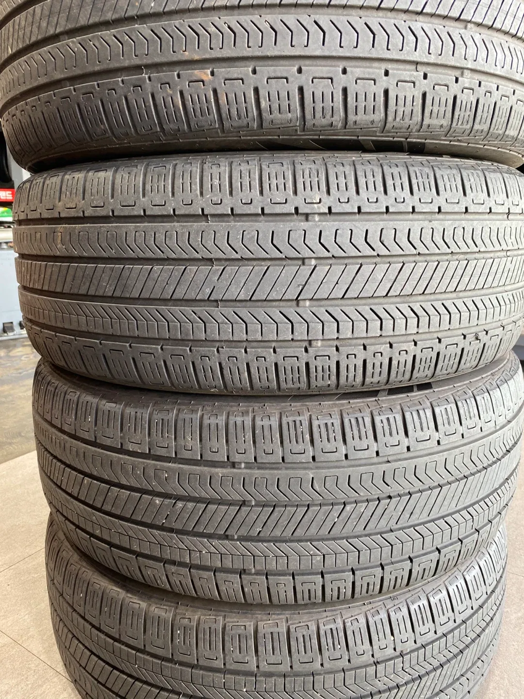 중고타이어 콘티넨탈 235 55 19 일괄판매