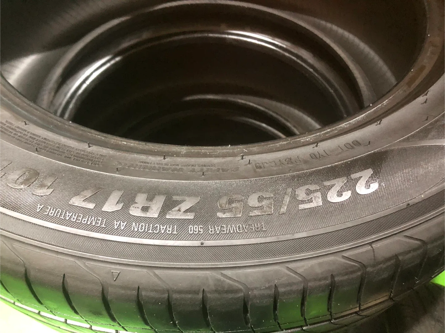 한국타이어 Majesty 9 225/55 ZR17 중고 타이어 팝니다.