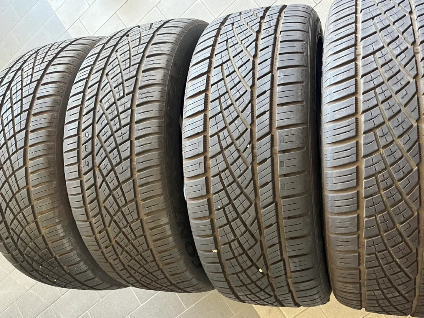 컨티넨탈 225/45/18 S급 중고타이어 4개