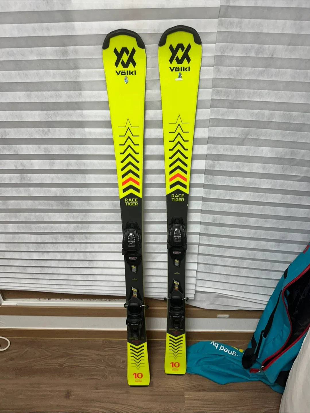 뵐클 레이스타이거 주니어 스키 140 + 살로몬 부츠