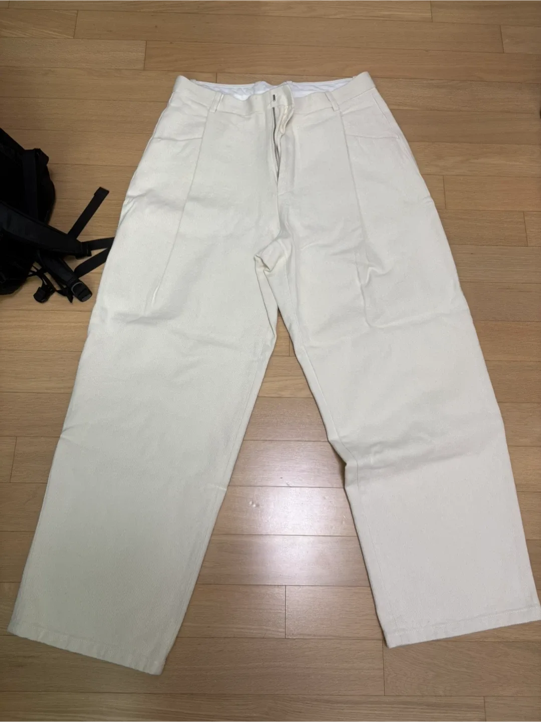 인템포무드 아이보리 로코 원턱 와이드 팬츠 L