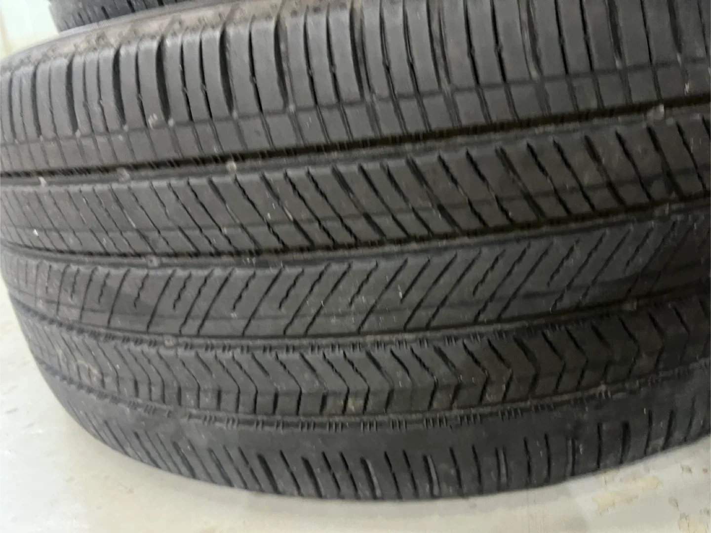 테슬라 y 255/45R19 금호 Majesty9 Solus(ev 전기차 OE) 중고타이어 판매합니다
