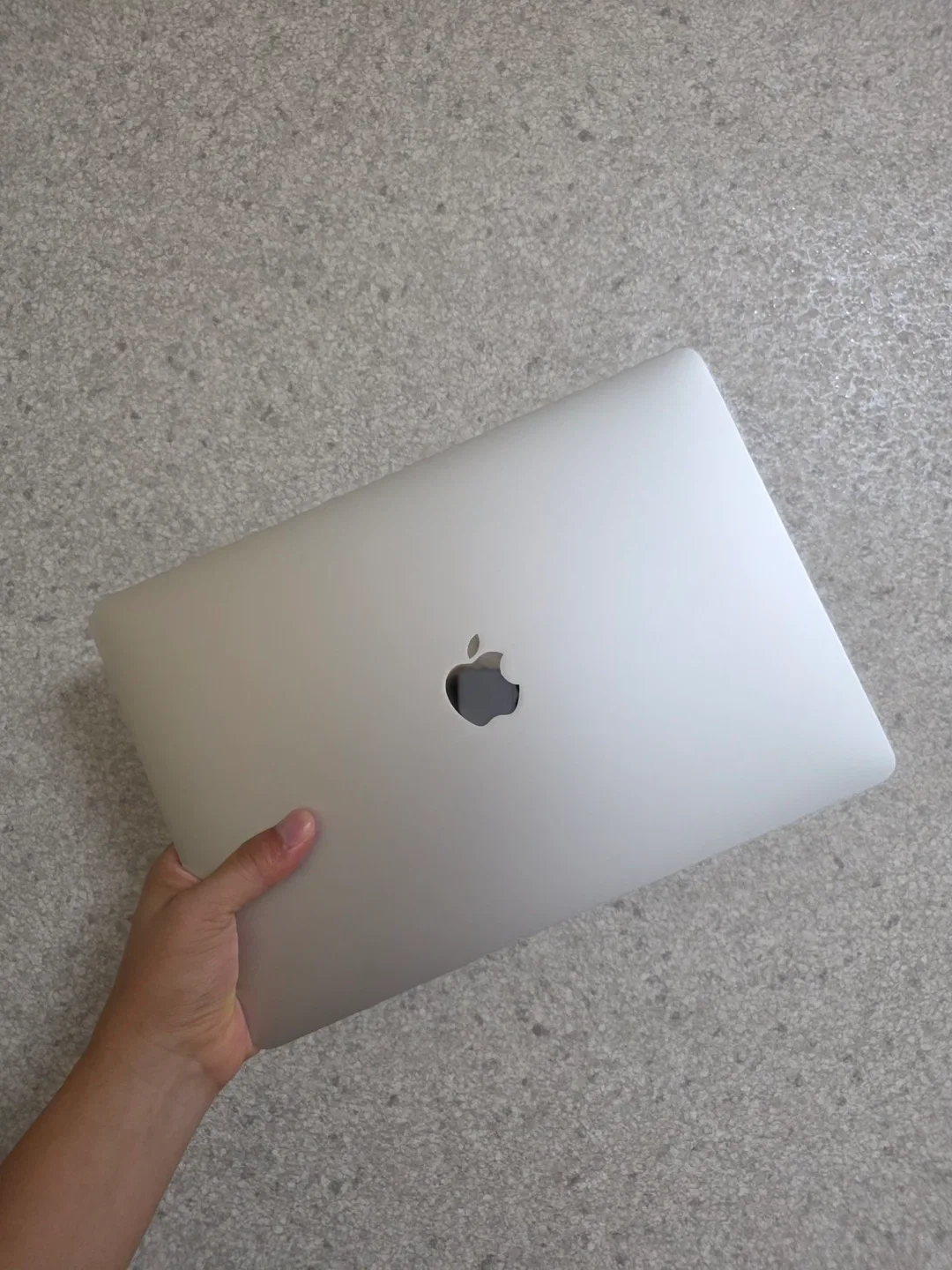 맥북에어 M1 기본형 8/256GB 실버  A급 46만