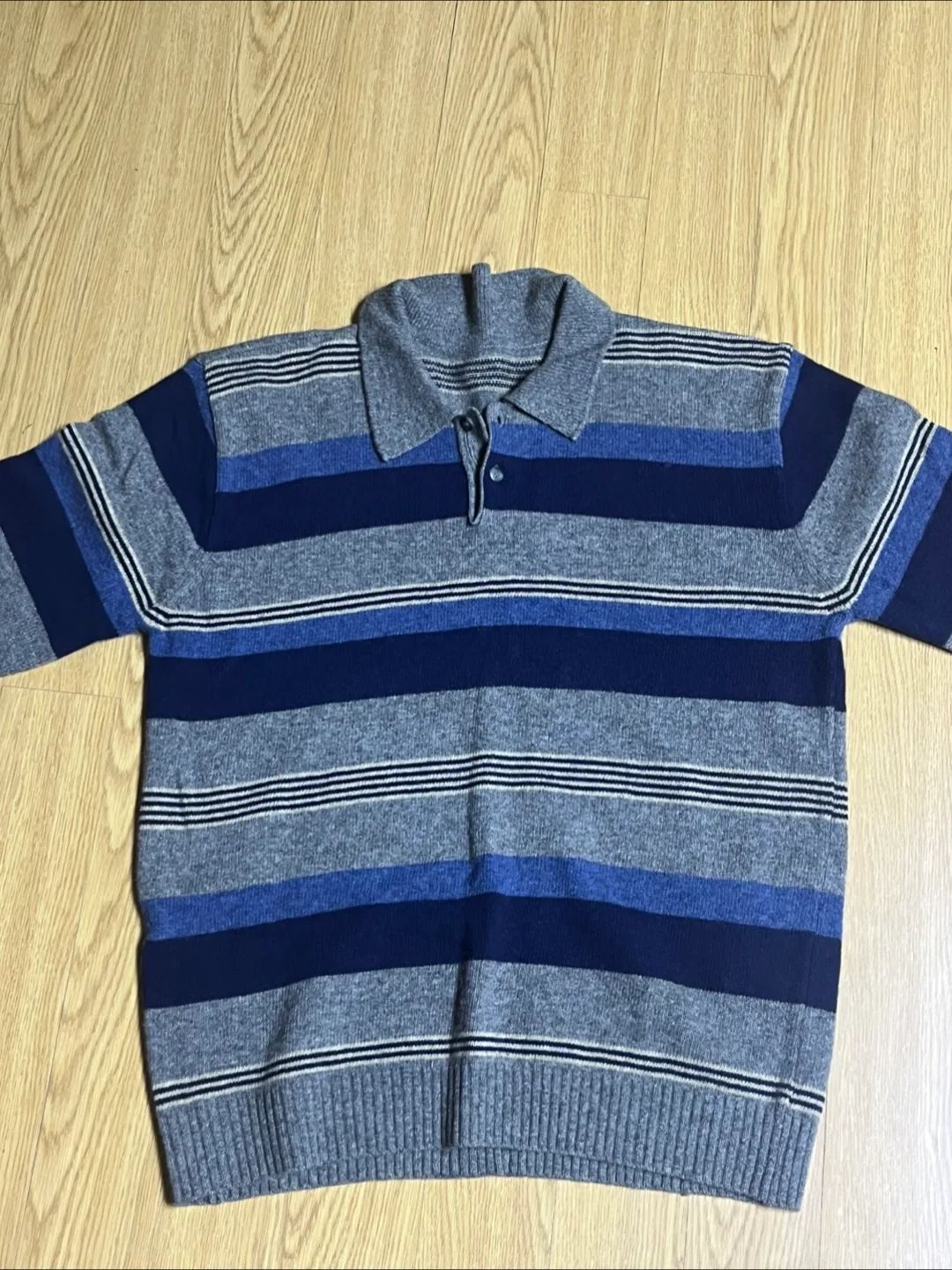 중고 옷 무료 나눔 (제목 한번만 봐주세요)