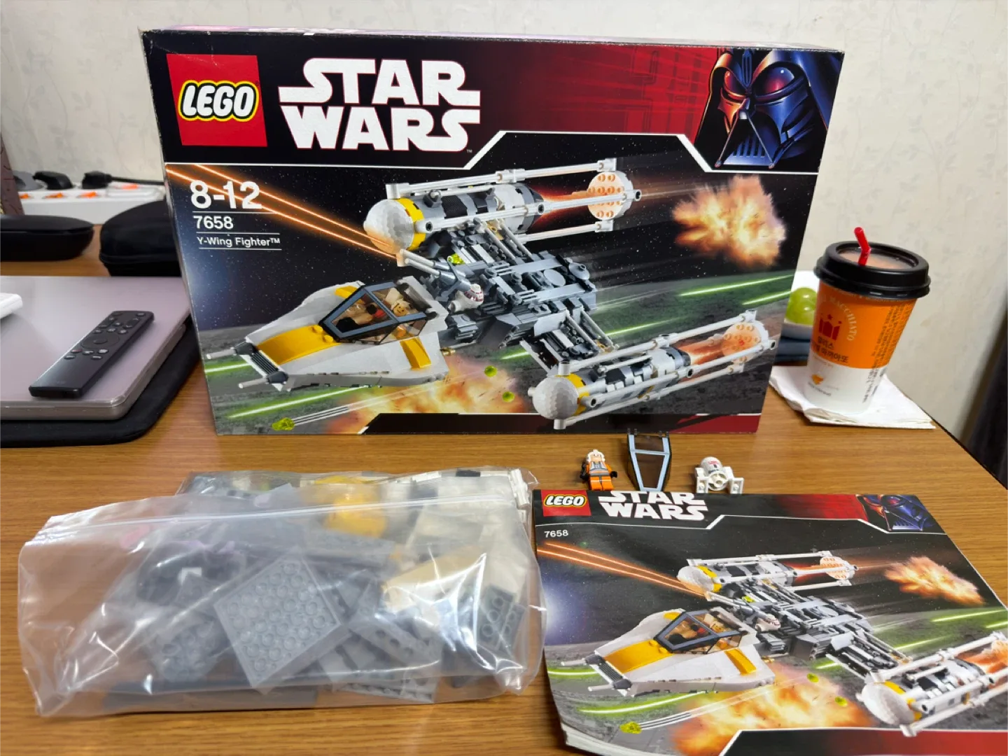 레고 스타워즈 Y-Wing Fighter 7658 (중고)