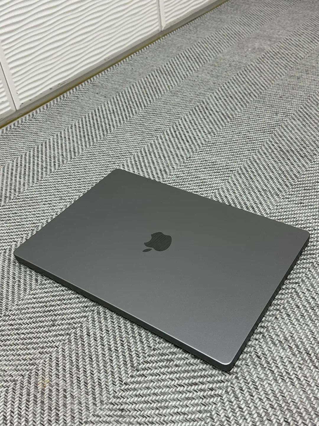 16인치 맥북 M1Max 1tb, 32gb (모니터 찍힘 조금) 판매합니다.