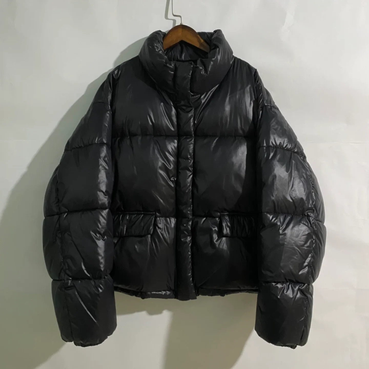 에잇세컨즈 유광 패딩 숏패딩 점퍼