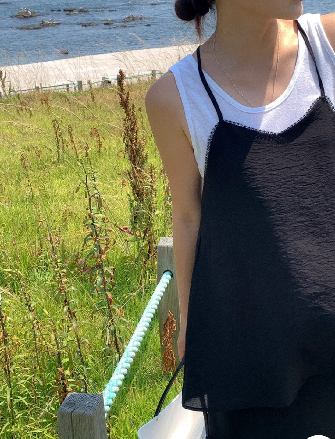 [르헤르] 헤이즐 레이스 나시 블라우스 (블랙)