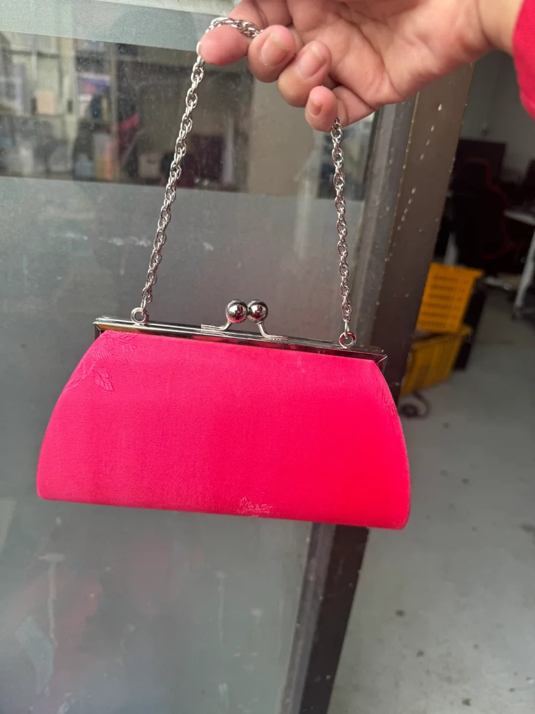 핫핑크 체인 손가방(중고)
