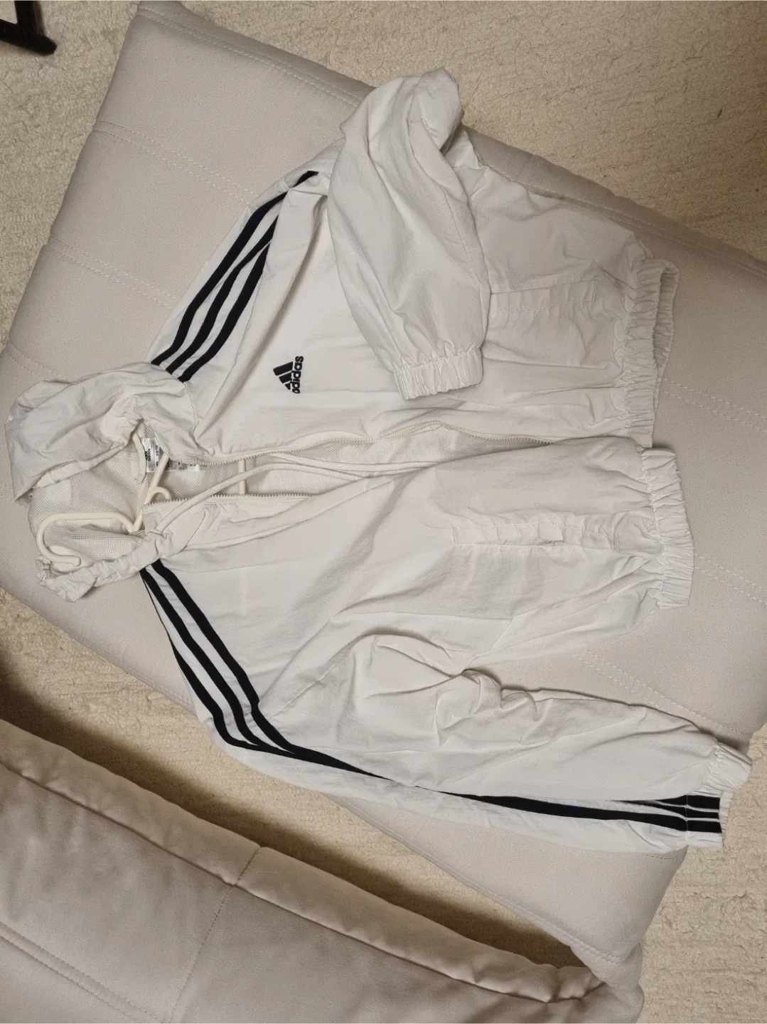 아디다스 흰색 후드 바람막이 M