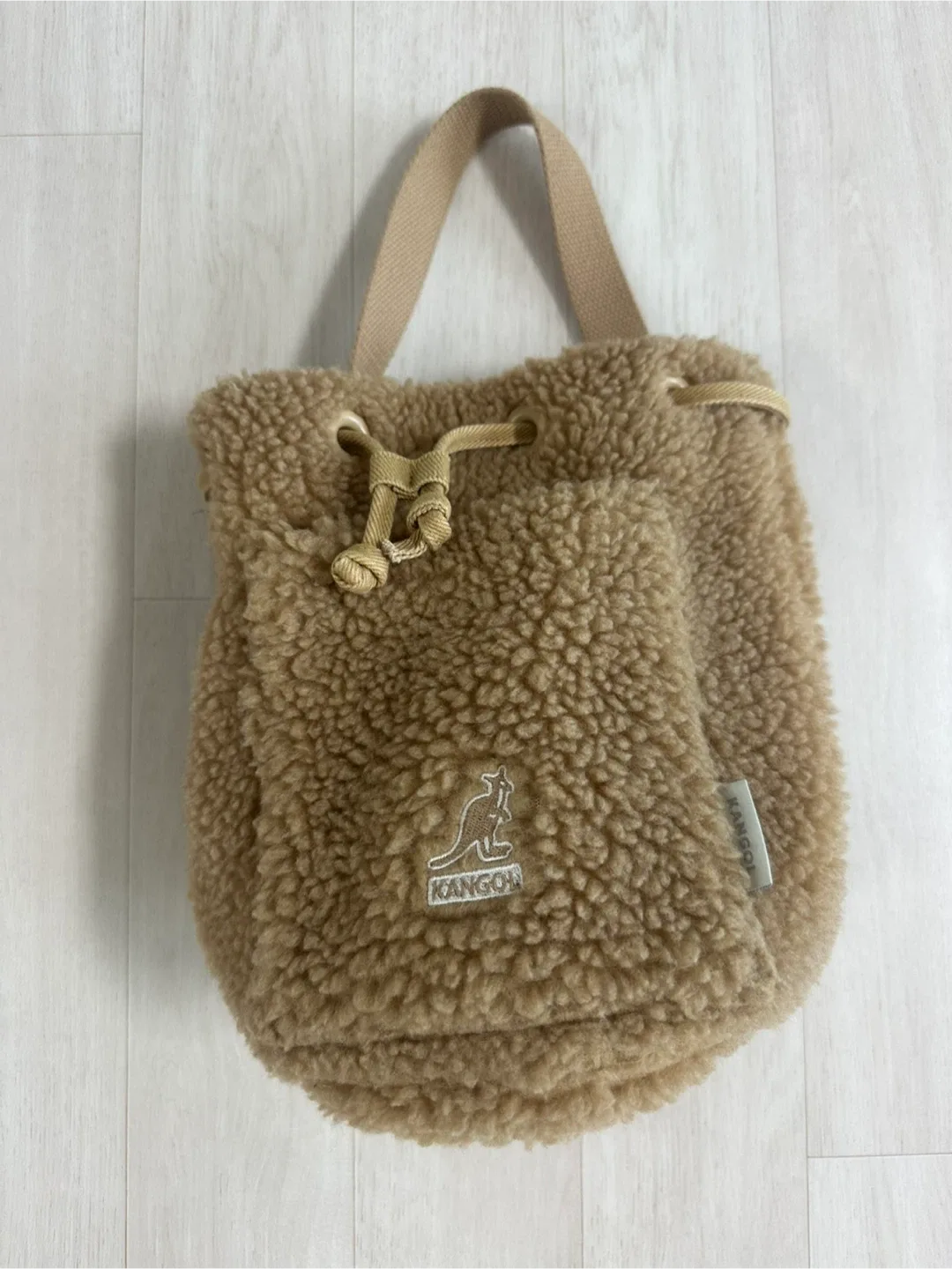 캉골 뽀글이 버킷백 싸게 팔아요