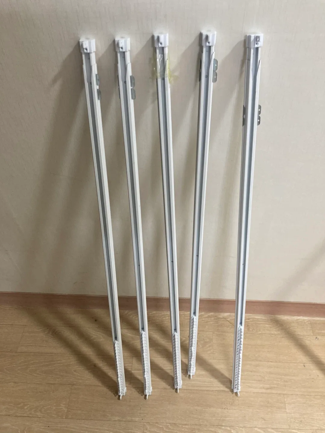 흰색 커튼 레일 5개