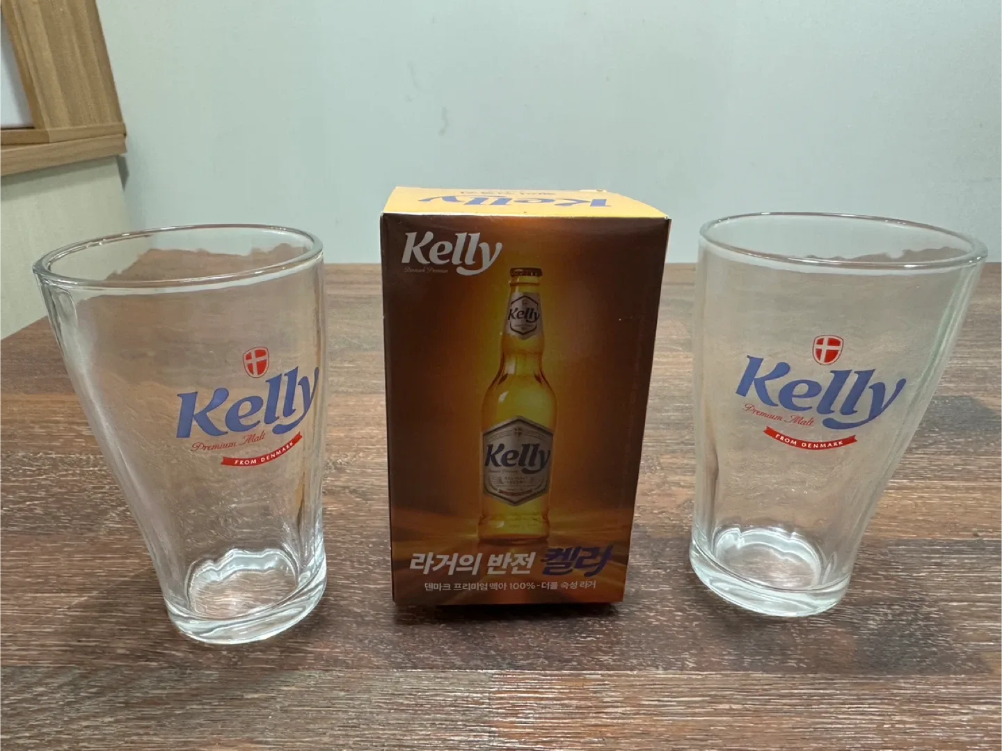 켈리 맥주잔 3개