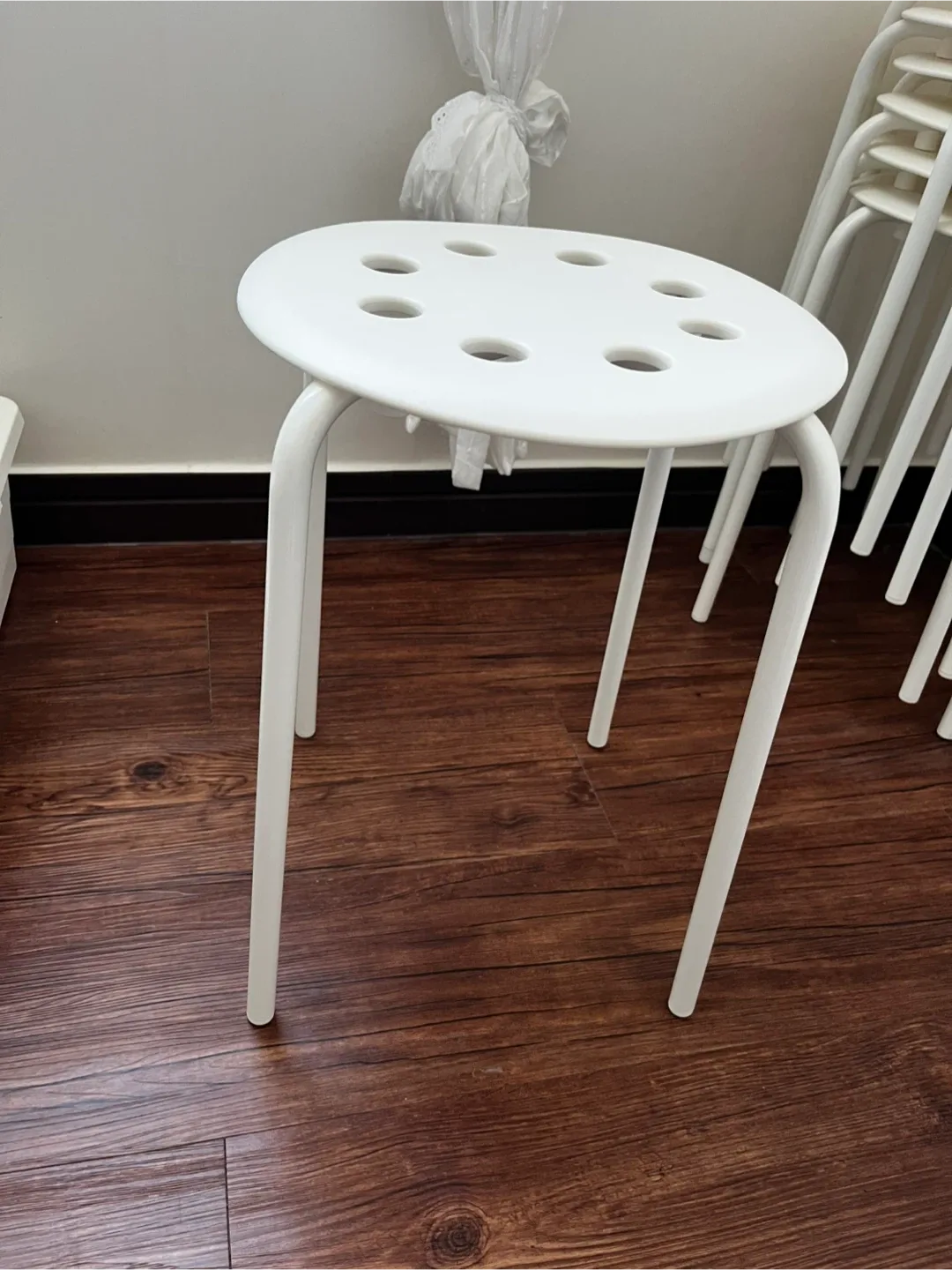 이케아 마리우스 스툴 화이트