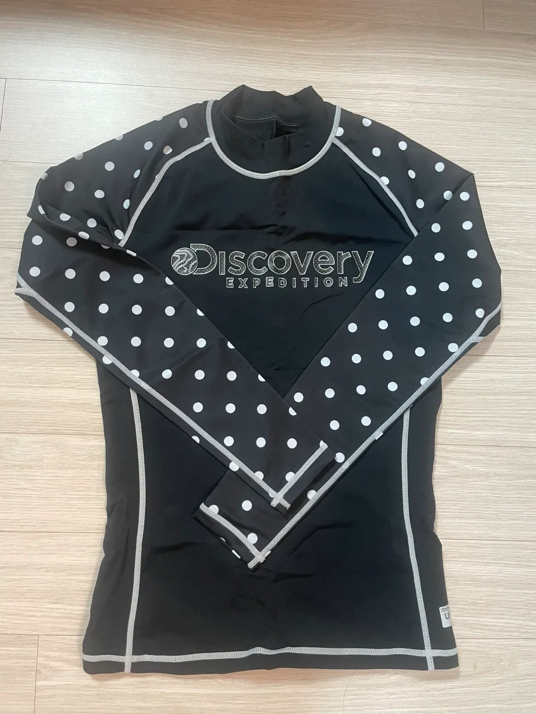 디스커버리 도트 래쉬가드