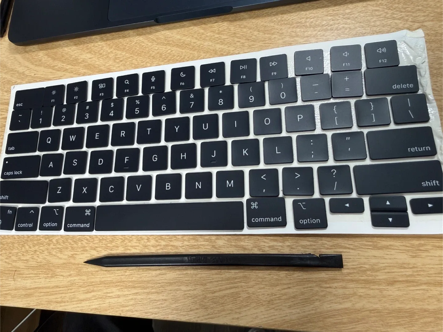 맥북에어m4 영문키캡 판매합니다 (a3240)