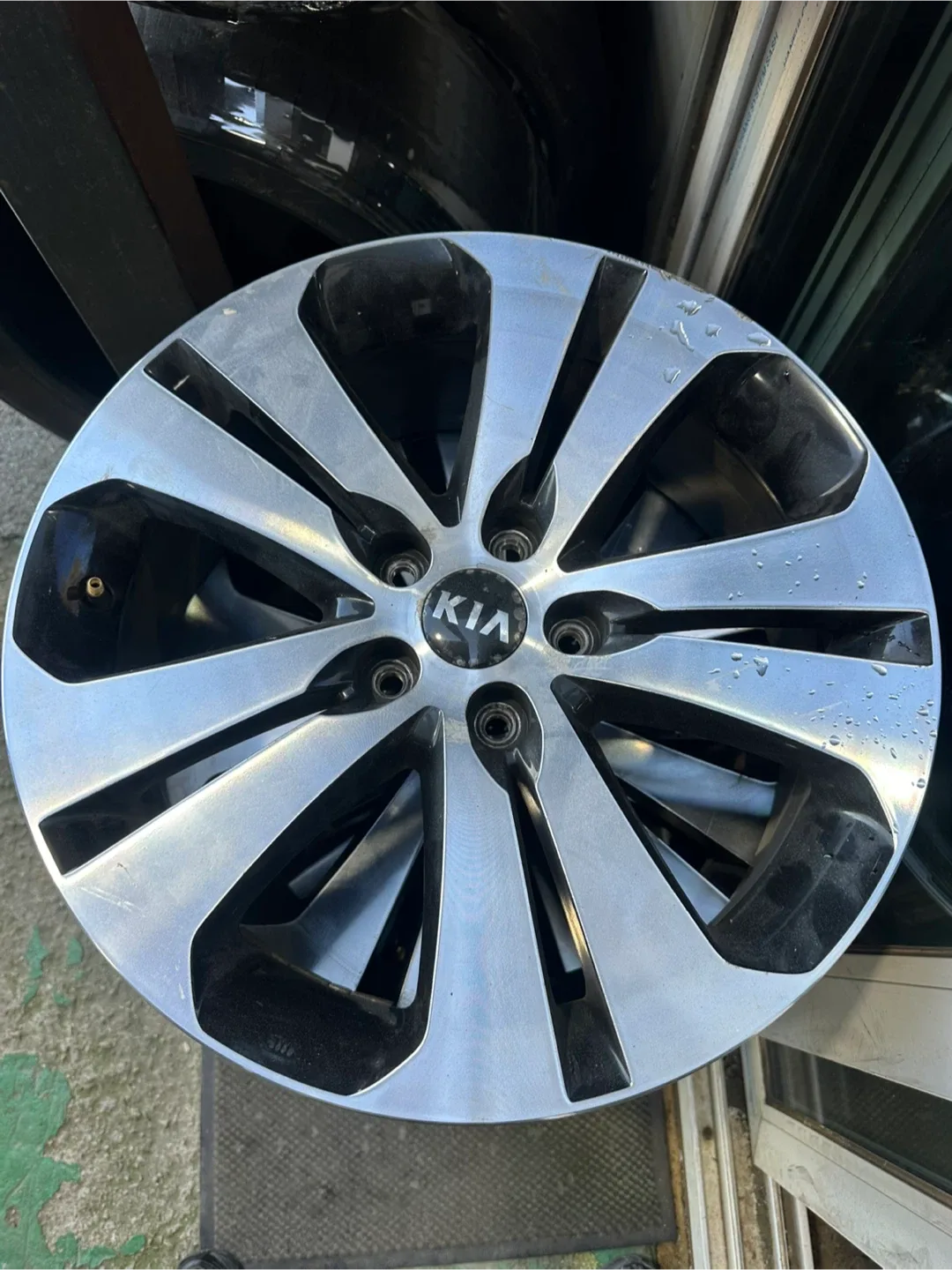 기아 중고 순정 휠 18인치 한대분