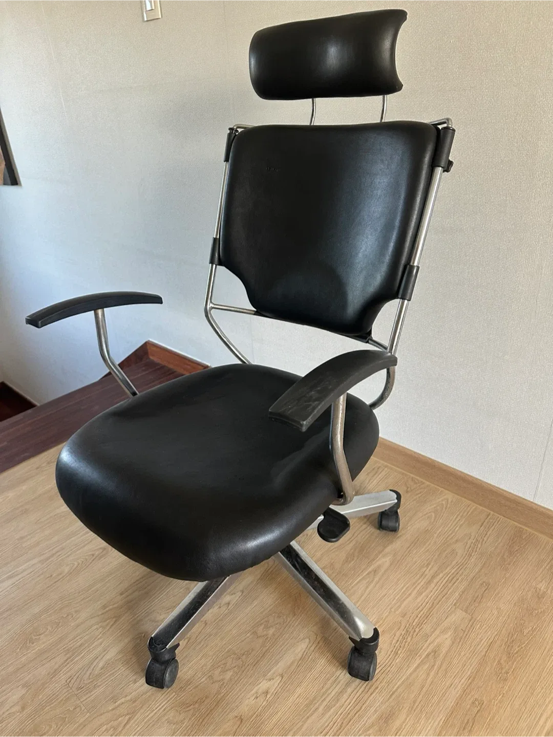블랙 가죽 사무용 의자