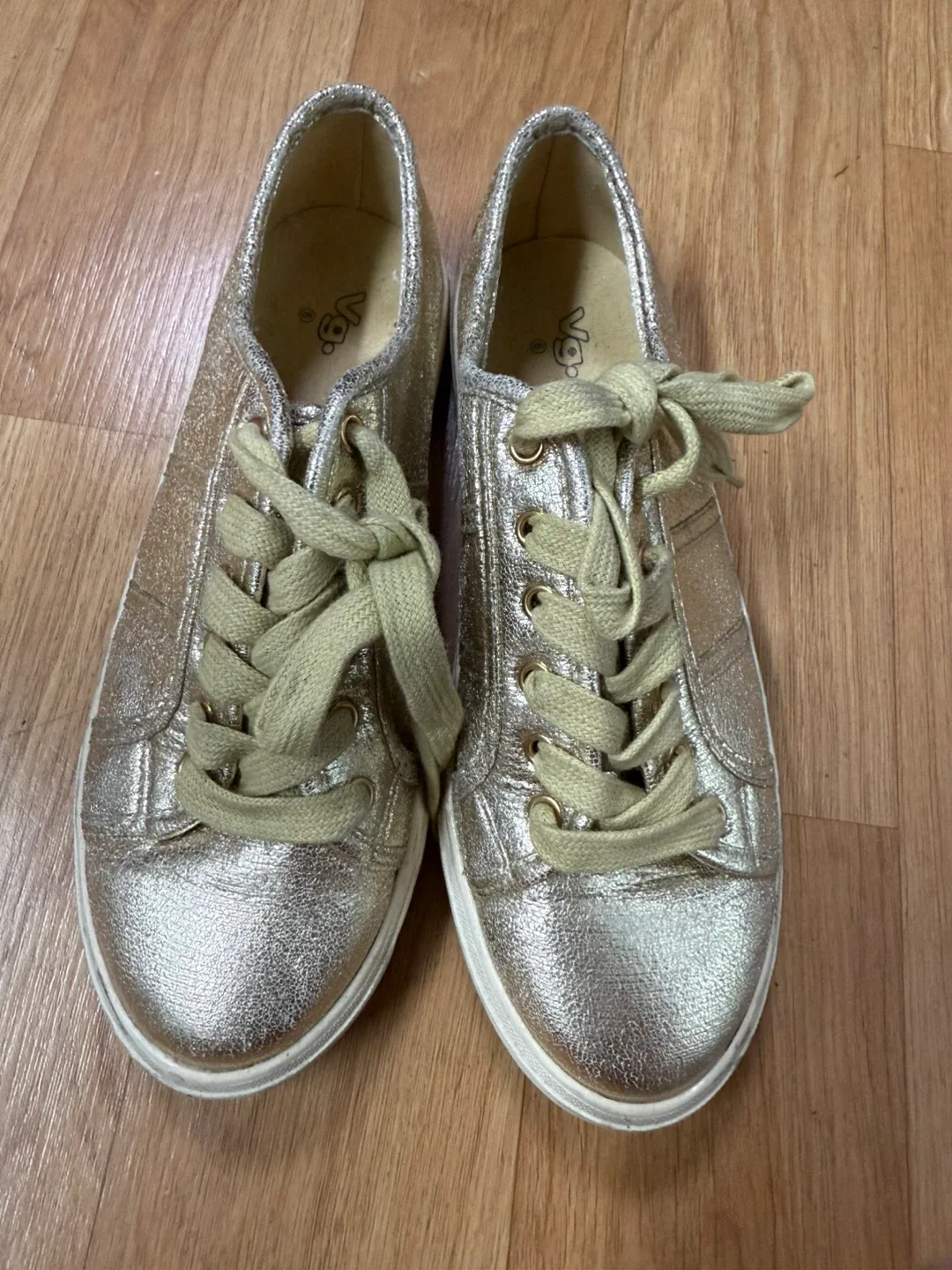 VG 골드 스니커즈 6사이즈 230-235 중고