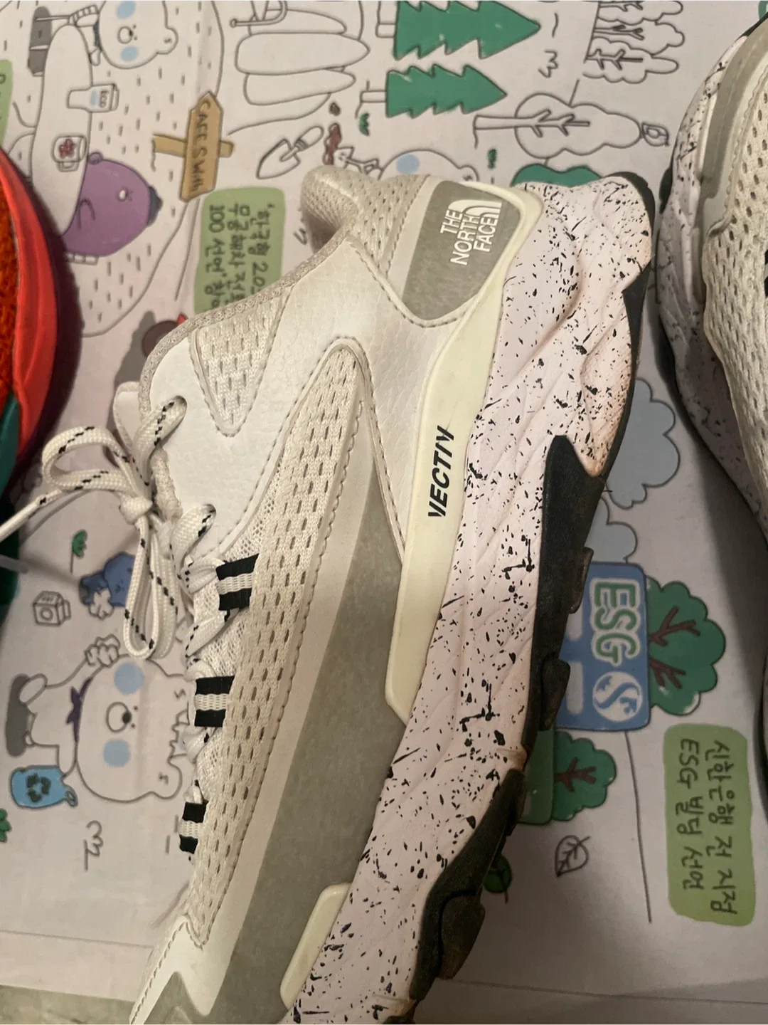 노스페이스 Vectiv 흰색 운동화(230미리)