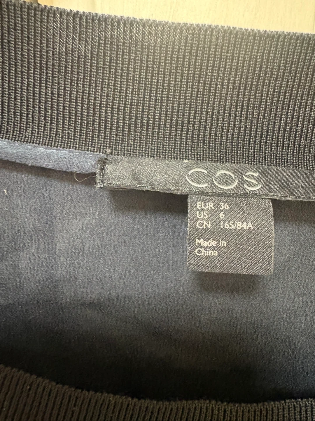 COS 검정 니트 티셔츠 EUR 36 | 여성의류 | 당근 중고거래