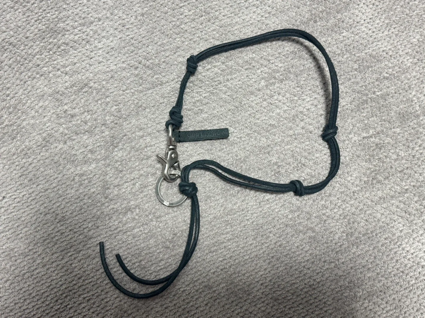 아워레가시 라돈 블랙 가죽 목걸이