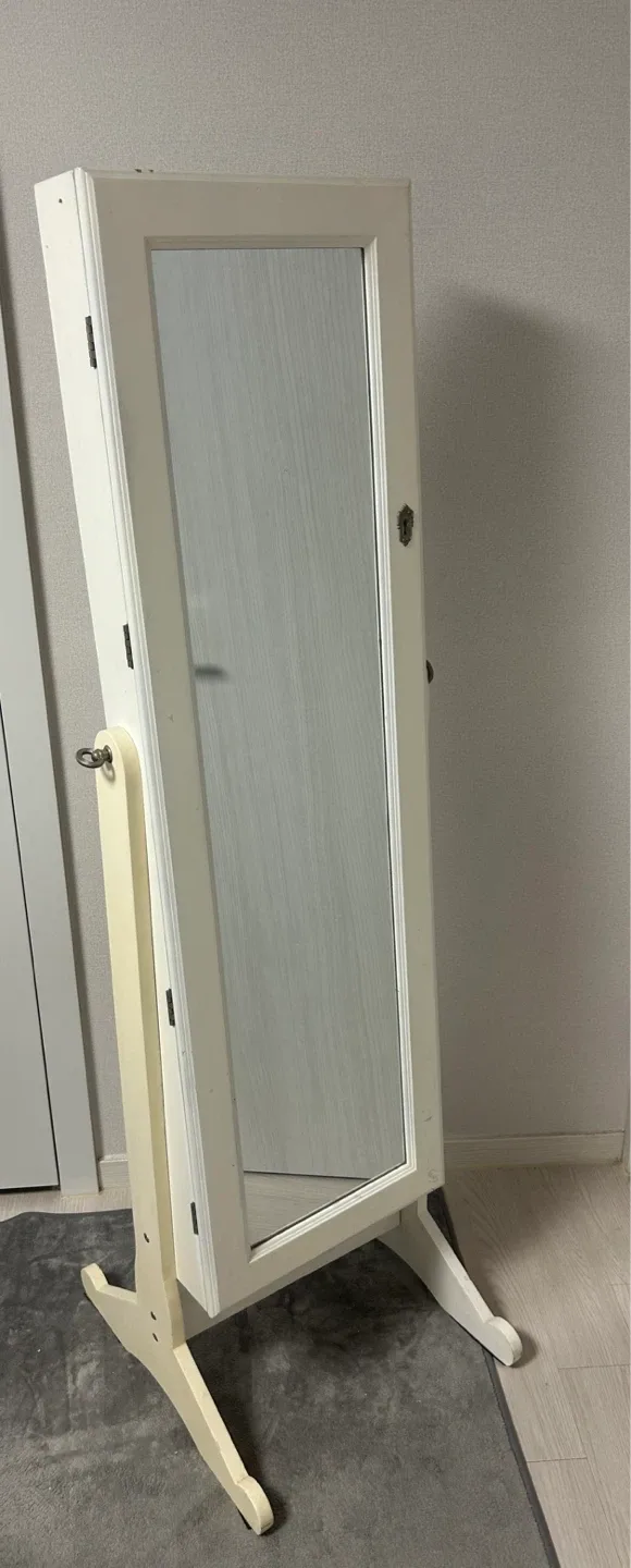 전신거울 겸 악세사리 보관함