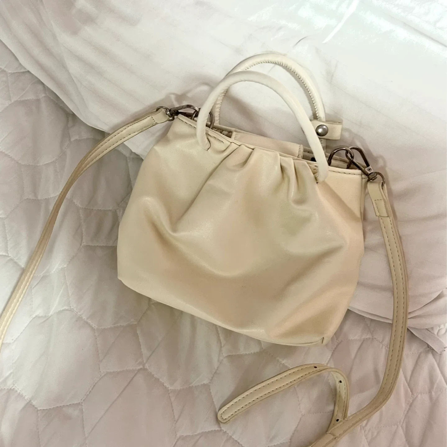 아이보리 셔링 가방