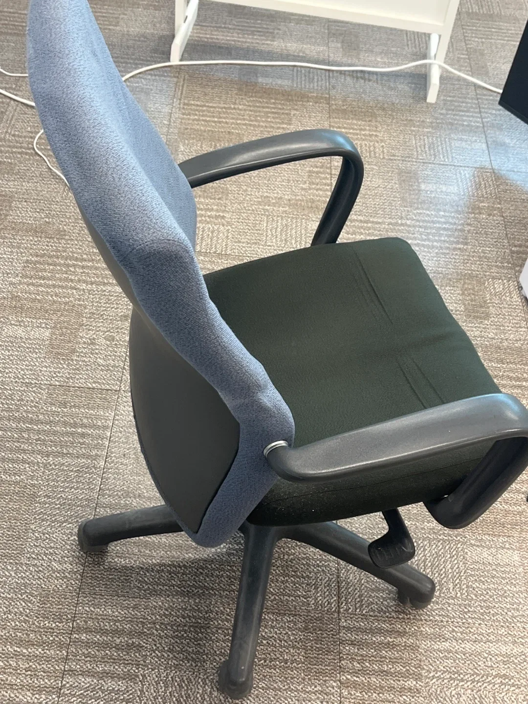 사무용 중고 회전 의자 2개 있어요