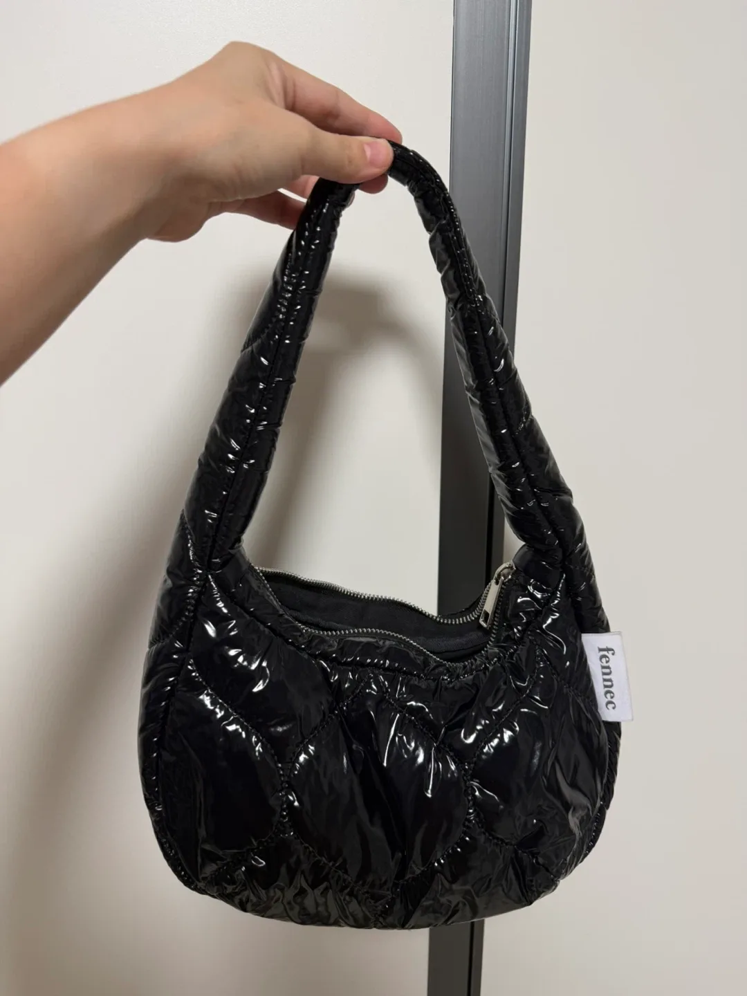 페넥 블랙 패딩 숄더백