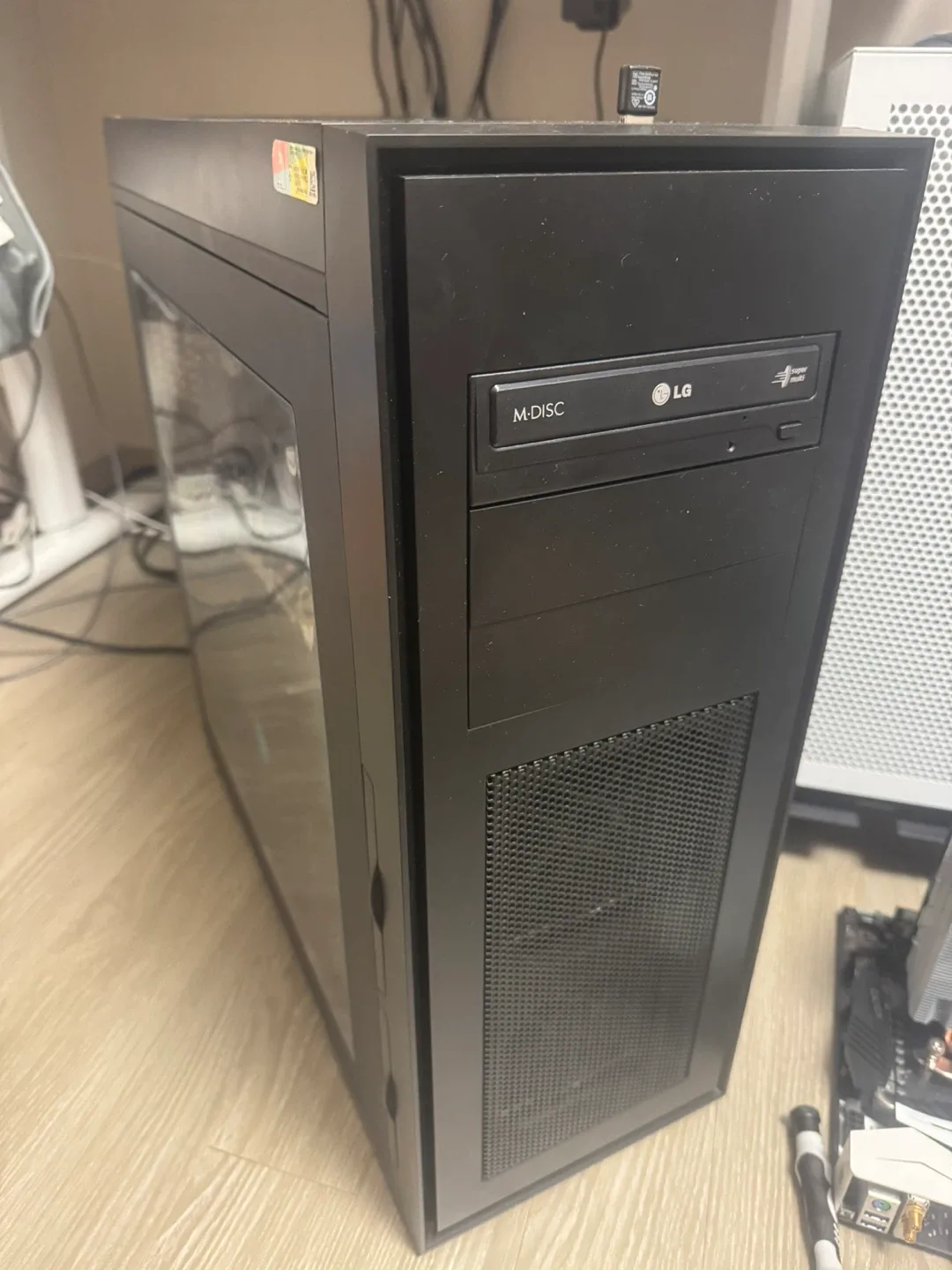 AMD Ryzen 7 5700X3D 게이밍 데스크탑 PC