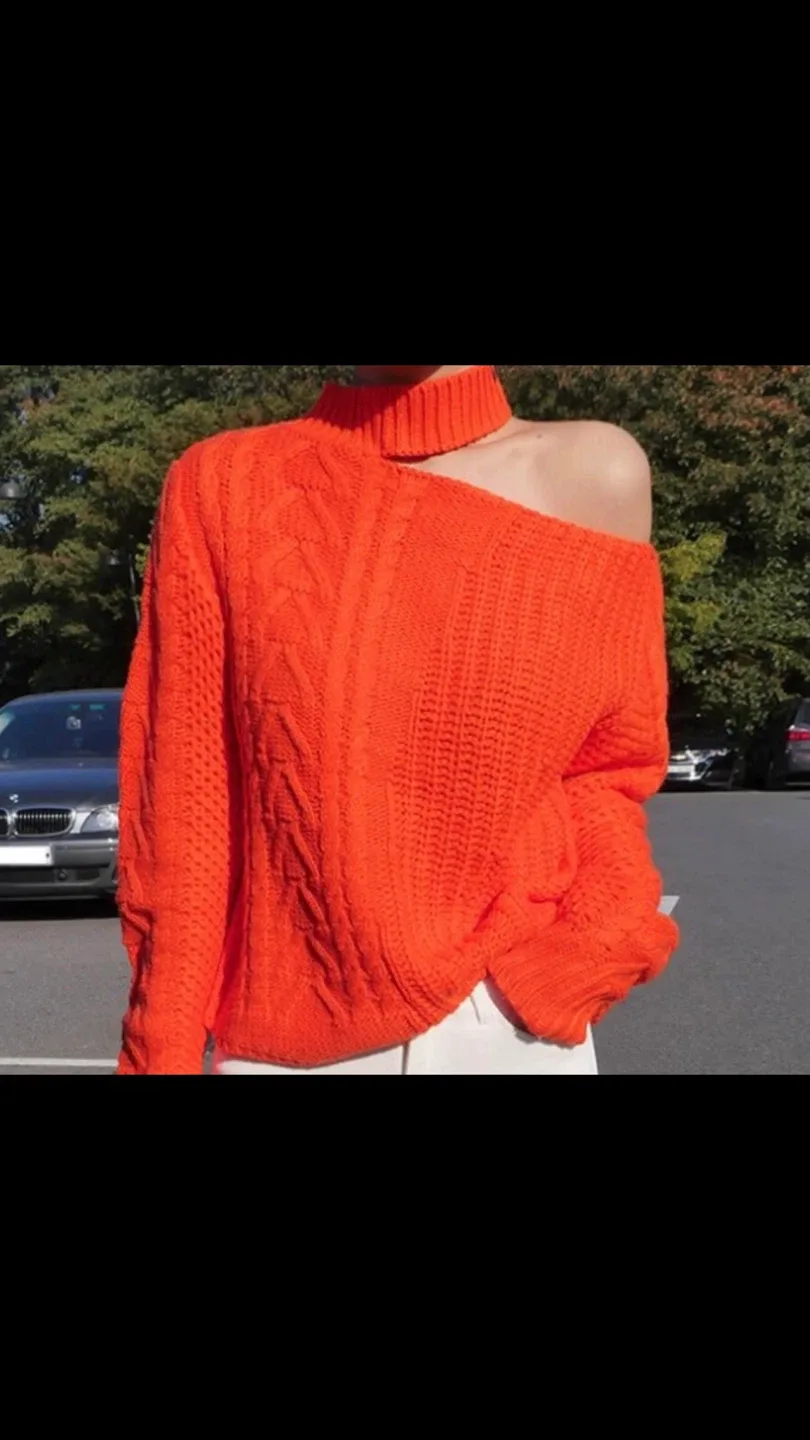 [새상품] 오렌지 컷아웃 케이블 니트
