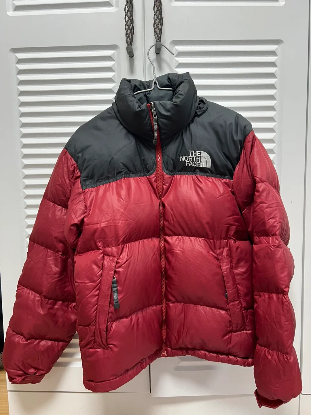 노스페이스 눕시 700 다크레드 패딩