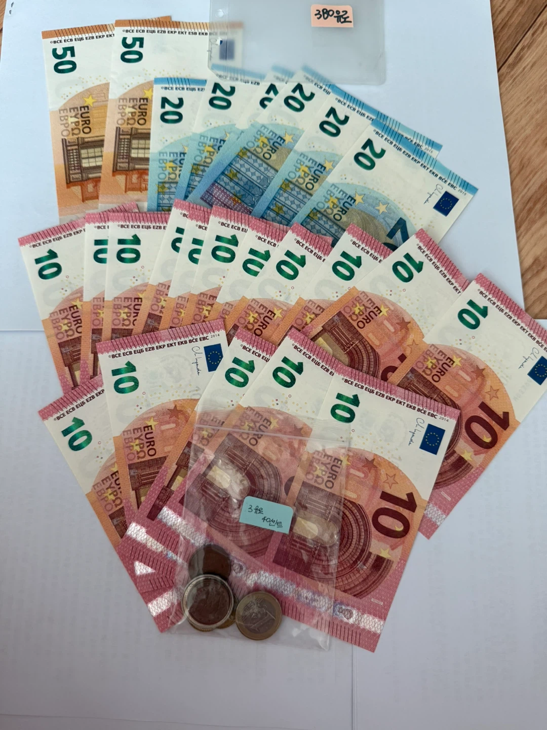 유로 지폐 380유로 동전 3유로 40센트
