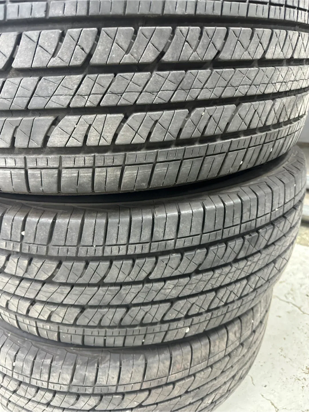 브릿지스톤 235/60/18 사계절용 타이어 고성능 스포츠 중고타이어 <상태좋음> 판매합니다~